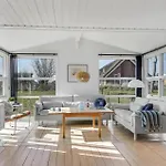Three-bedroom In Dom wakacyjny *