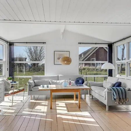 Three-bedroom In Holiday home *