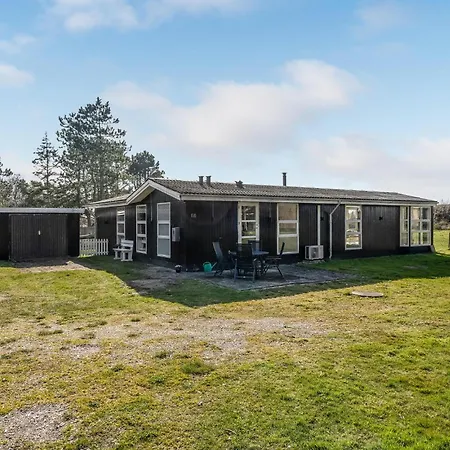 Holiday home Three-bedroom In Millinge