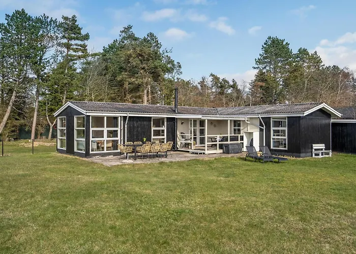 Three-bedroom In Holiday home